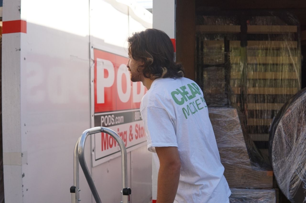 How Cheap Mover LA Services Compare to Big Moving Companies